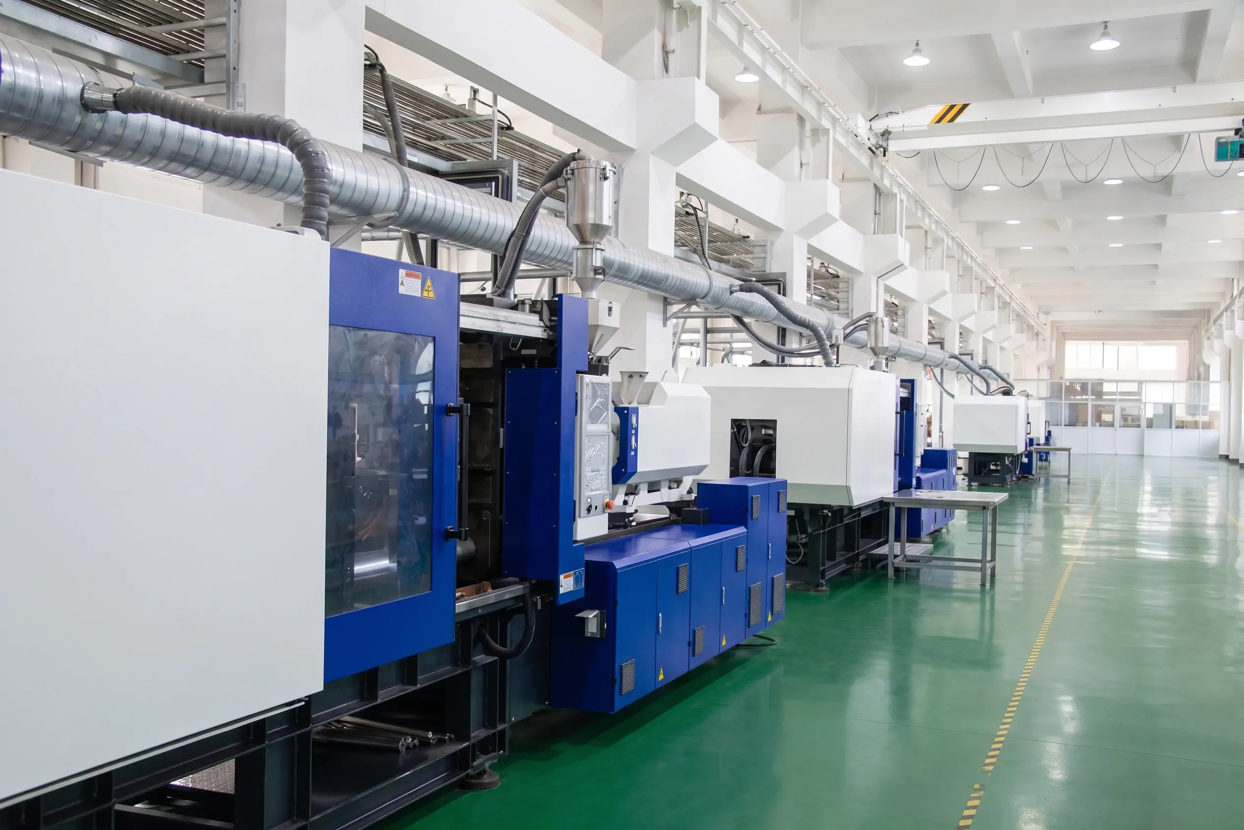 Large injection molding machine at Jergeo factory